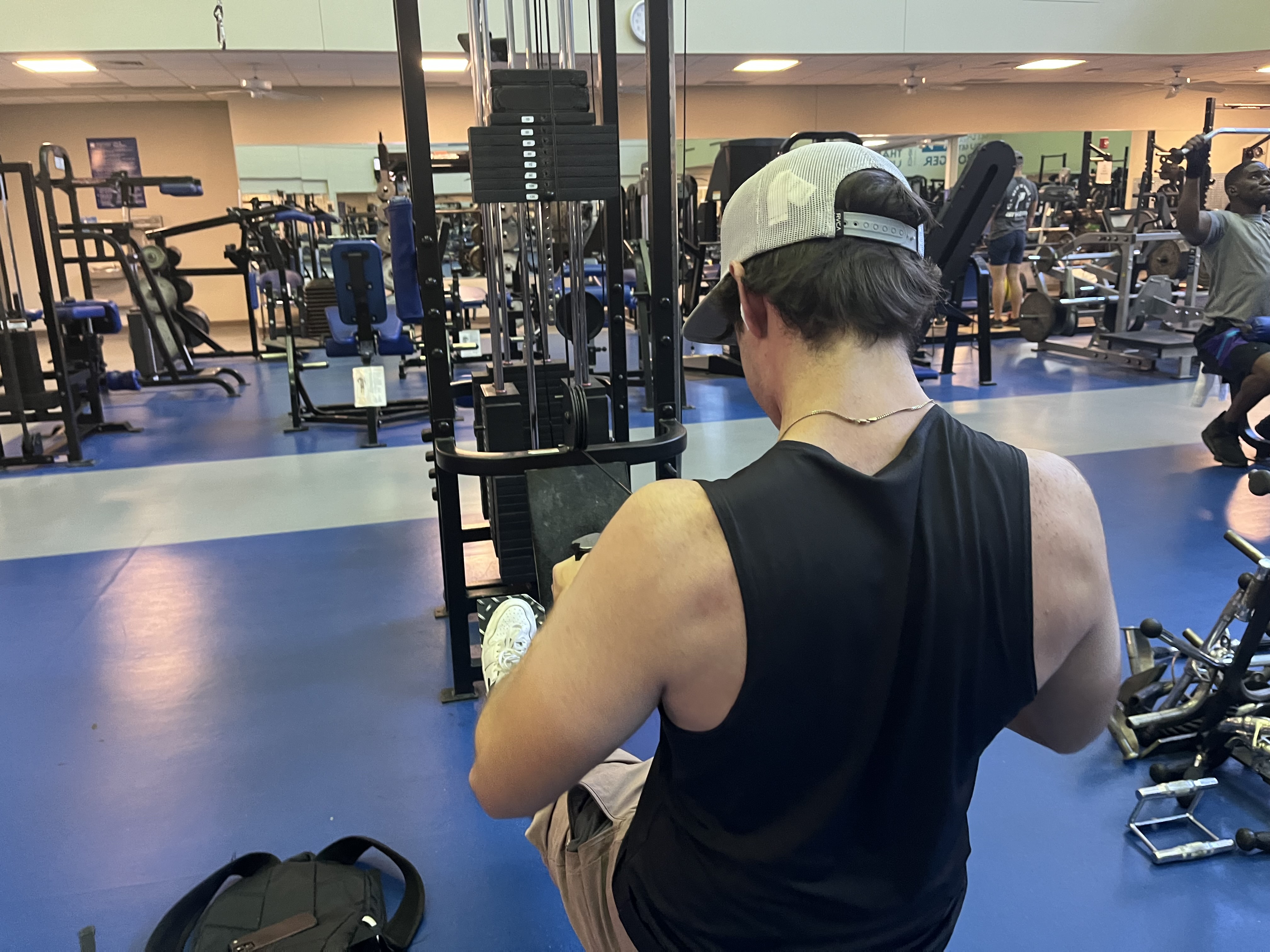 Guy doing seated row to build muscle